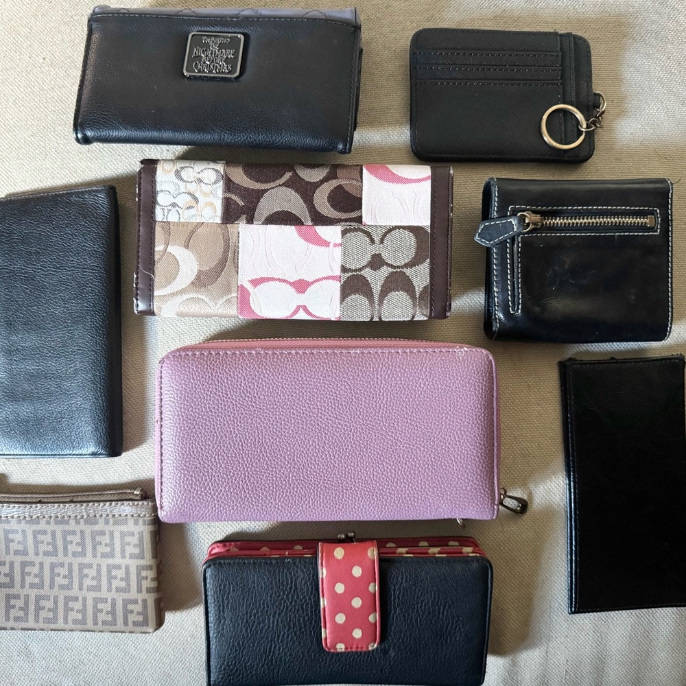 Assorted Wallet Bundle - Picture 8 of 9